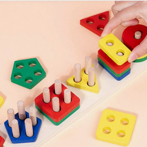 TABLERO CON FIGURAS GEOMÉTRICAS