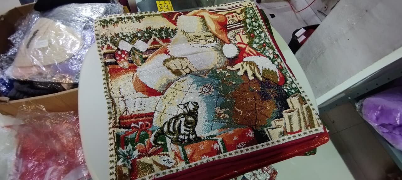 FUNDAS NAVIDEÑAS HILO DORADO 45 X 45 - Imagen 8