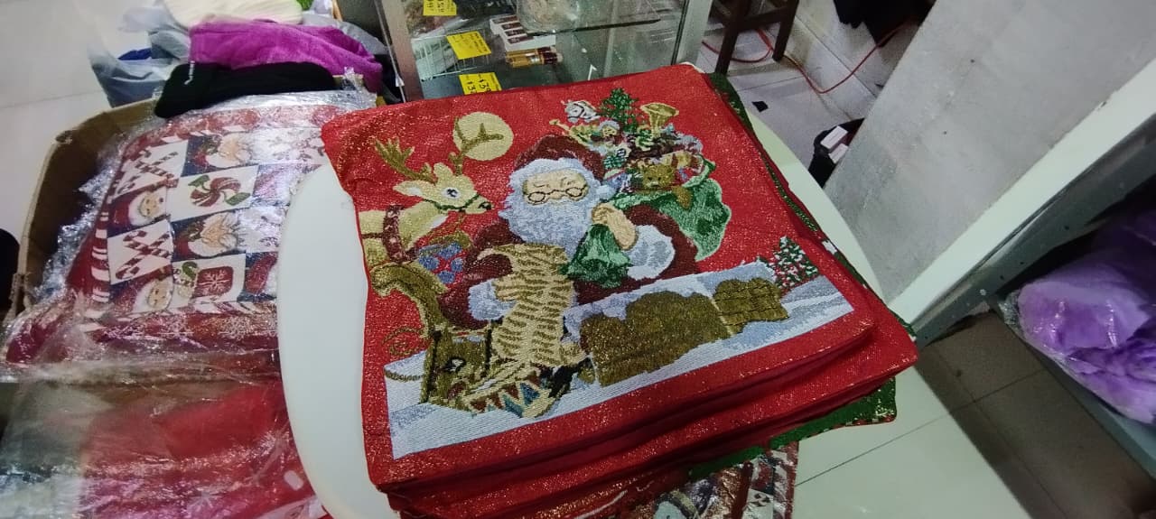 FUNDAS NAVIDEÑAS HILO DORADO 45 X 45 - Imagen 6