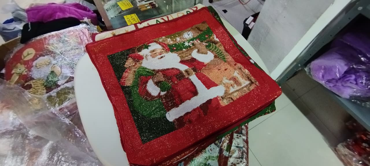 FUNDAS NAVIDEÑAS HILO DORADO 45 X 45 - Imagen 7