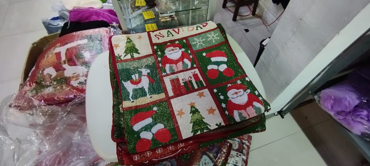 FUNDAS NAVIDEÑAS HILO DORADO 45 X 45 - Imagen 4