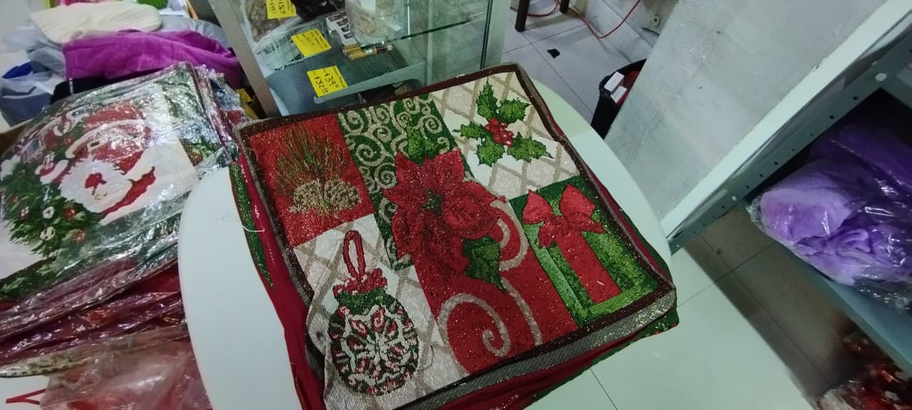 FUNDAS NAVIDEÑAS HILO DORADO 45 X 45 - Imagen 3