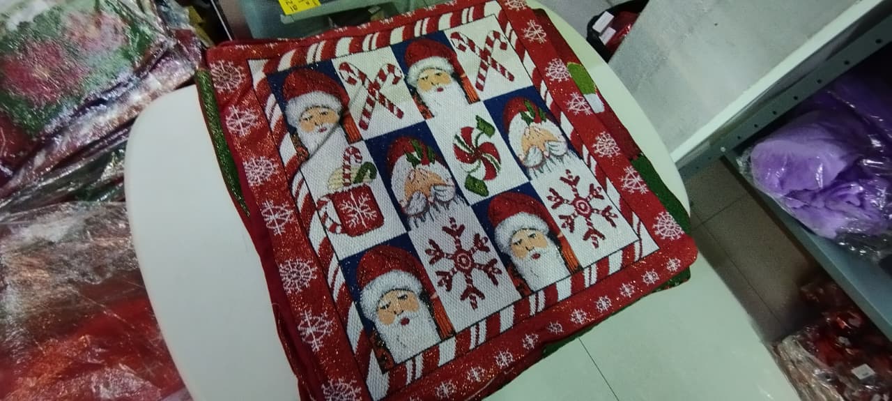 FUNDAS NAVIDEÑAS HILO DORADO 45 X 45