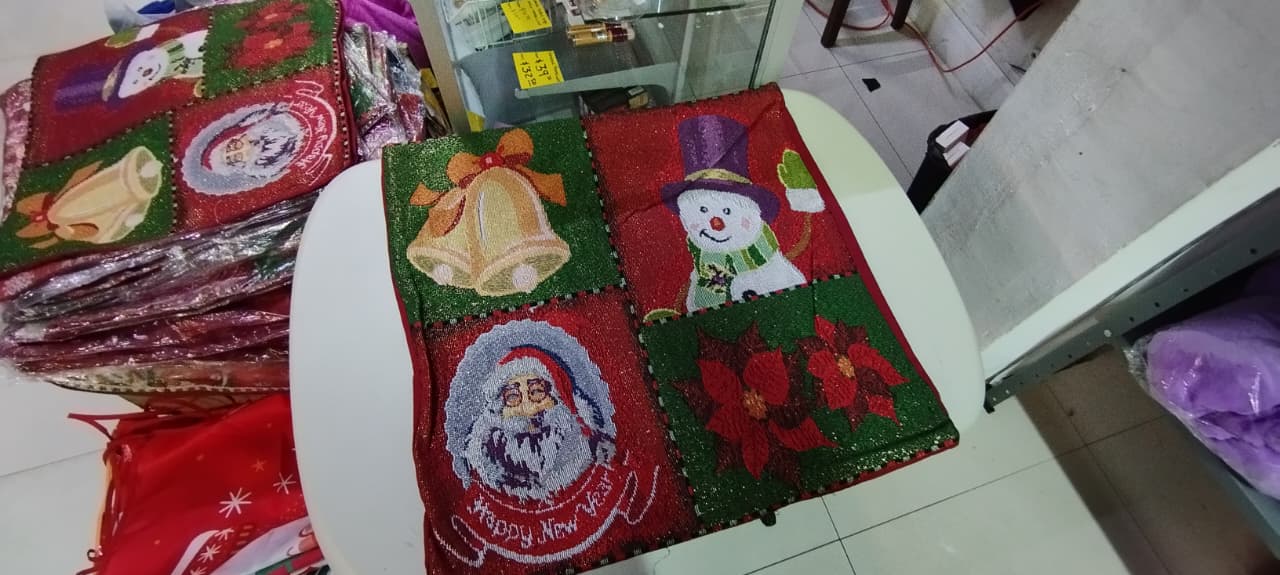 FUNDAS NAVIDEÑAS HILO DORADO 45 X 45 - Imagen 2