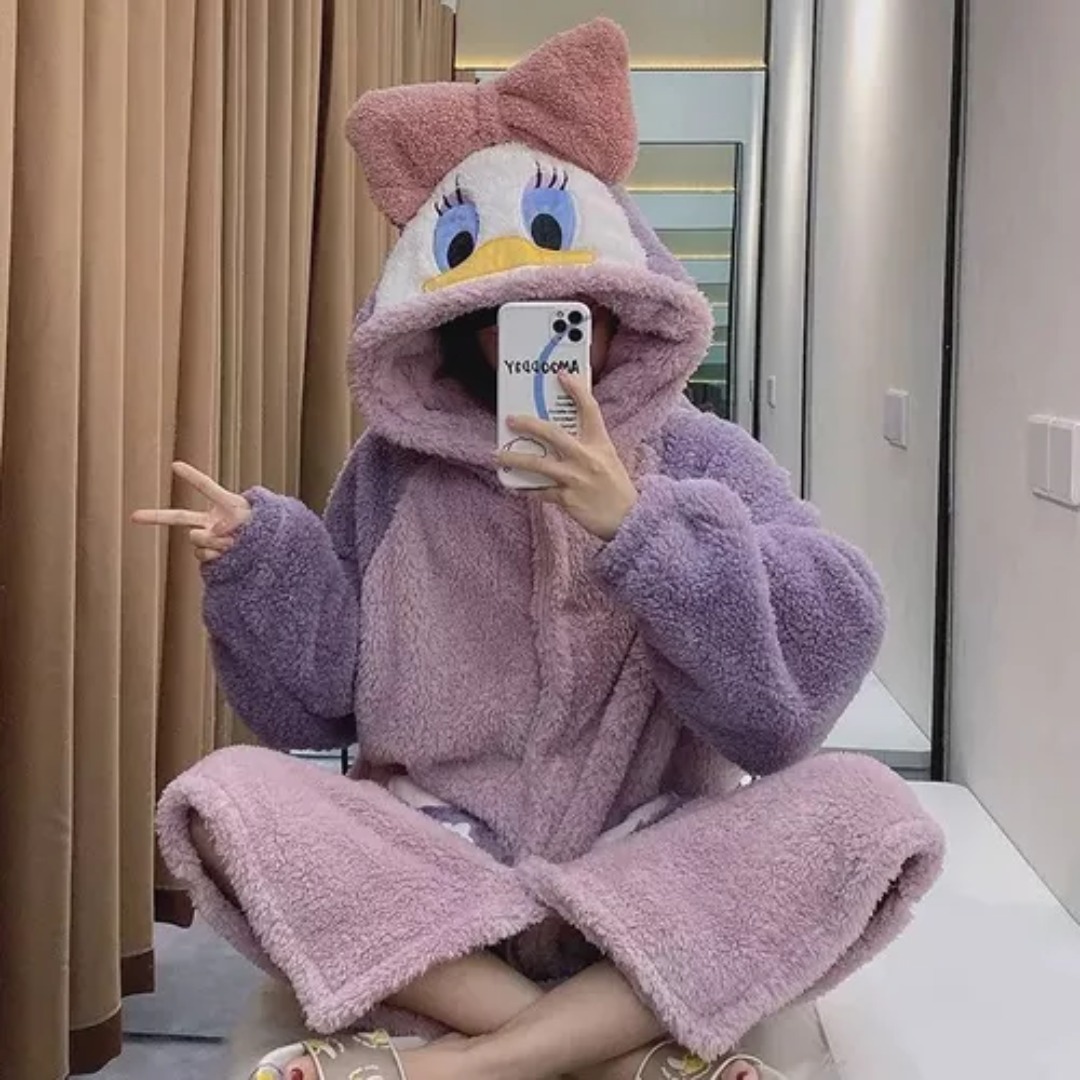 BATA PIJAMA ADULTO PERSONAJES - Imagen 2