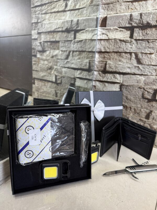 KIT REGALO CABALLERO (NAVAJA, LINTERNA Y CARTERA) - Imagen 4
